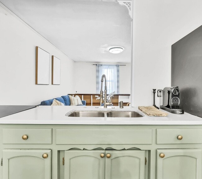 Building Photo - 398 Frontier Ln