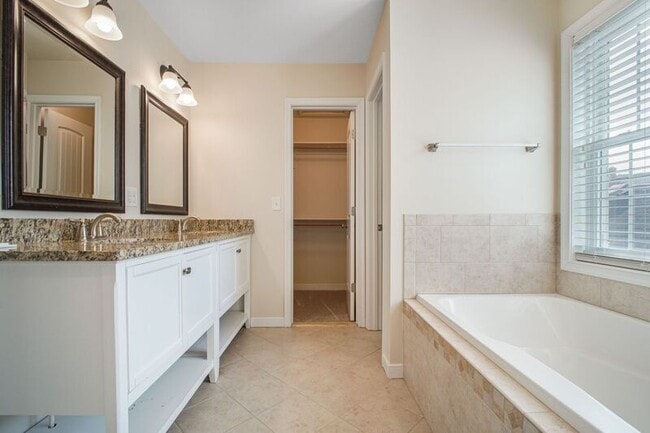 Building Photo - 803 Sunken Rd