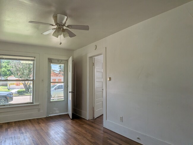 Building Photo - 207 3rd Ave NW