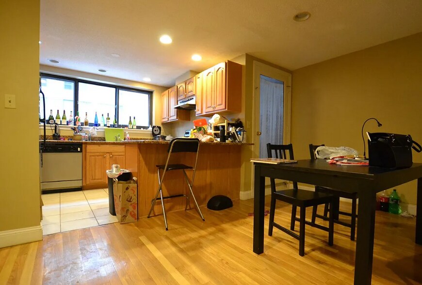 Building Photo - 85 Brainerd Rd