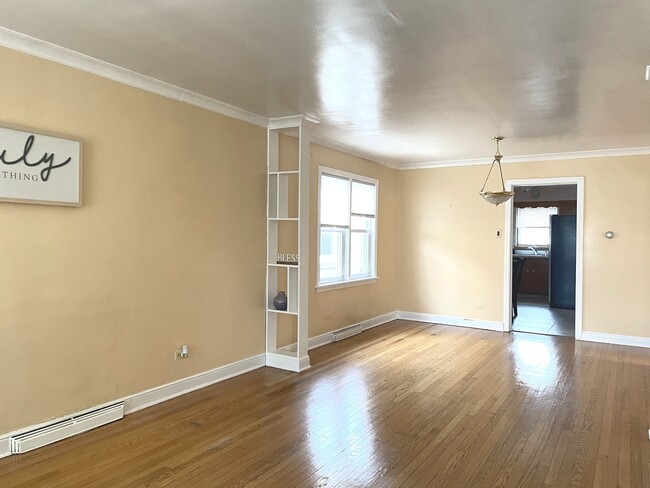 Building Photo - 3938 W 84th St