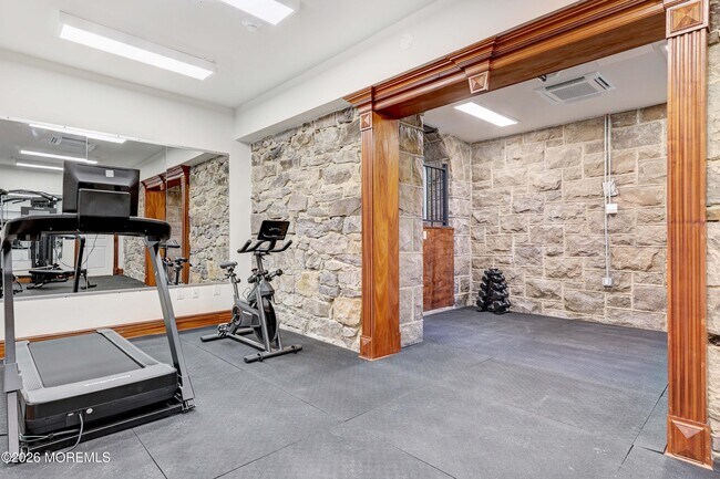 Building Photo - 179 Chelsea Ave