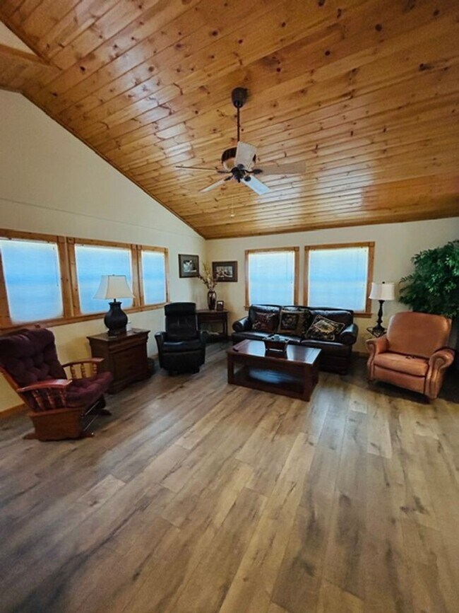 Building Photo - 40 Saturn Dr
