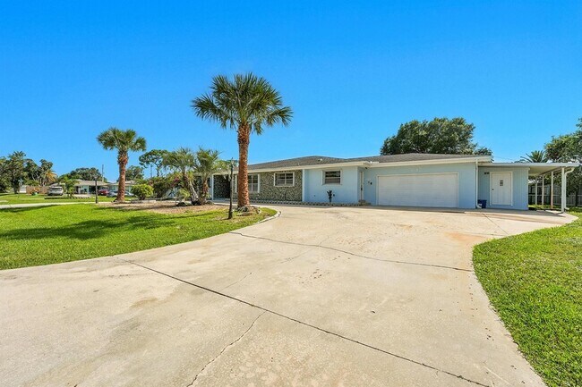 Building Photo - 154 SE Naranja Ave
