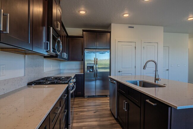 Building Photo - "READY NOW! 3-Bed PLUS Office-Townhouse Retreat in Eagle, ID – Spacious Living with 2.5 Baths!"