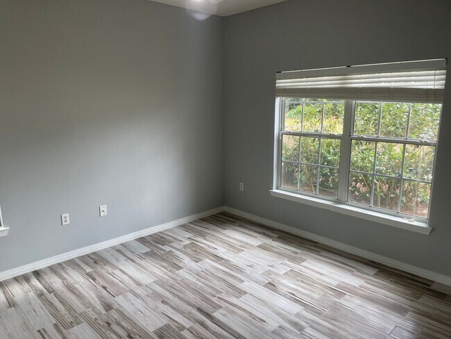 Building Photo - Newly Remodeled 2B/2B Apartment in the Hea...