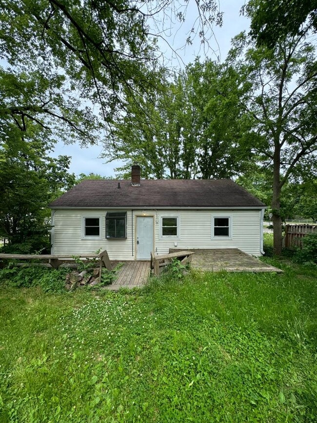 Building Photo - 322 S Hayford Ave