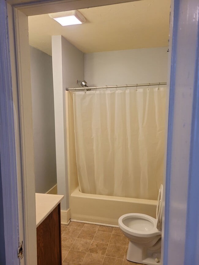 Building Photo - Large 4 bed 2 bath home near VSU