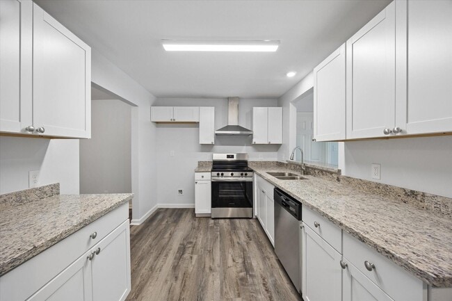 Building Photo - 705 Westshire Dr