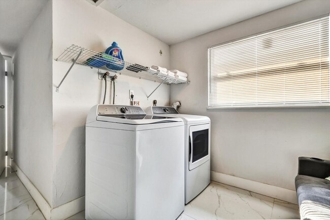 Building Photo - Single Family Home in Non HOA East Boca Raton