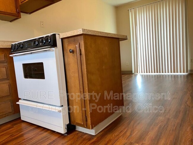 Building Photo - 2143 SW Townsend Ct