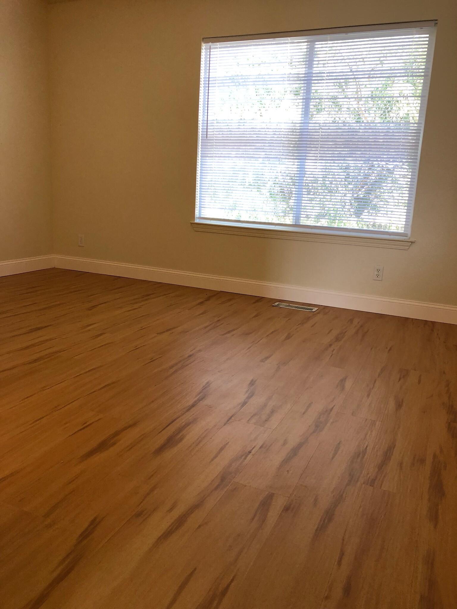 Master Bedroom - 410 Valley Cir