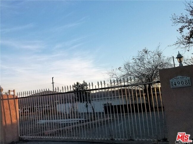 Building Photo - 4900 Fort Tejon Rd