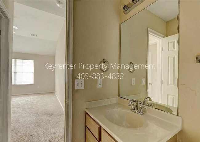 Building Photo - Gorgeous 3 bedroom 2 Bath and 2 Car Home in the Heart of Yukon