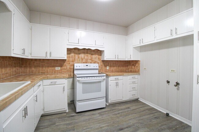 Building Photo - 434 Cosgrove St