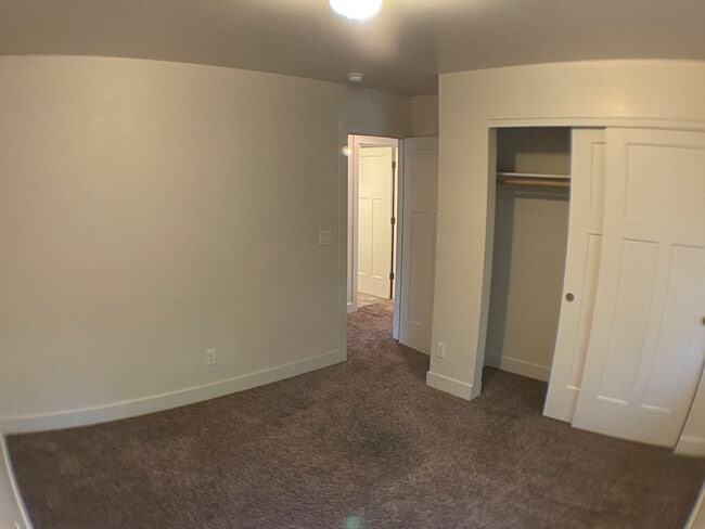 Building Photo - Spacious 3-Bedroom Home in Serene Mountain...