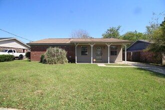 Building Photo - Great 4BR/2BA Home Near PSC Westside & NAS...