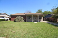 Building Photo - West Pensacola Gem – 4 Beds, Fresh Paint, ...