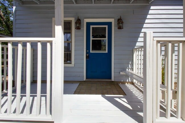 Building Photo - Waterfront on the Bay