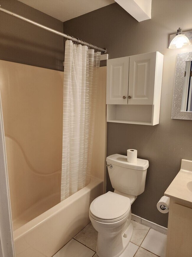 Building Photo - 3 Bedroom 2 Bath Rancher in Midlothian!