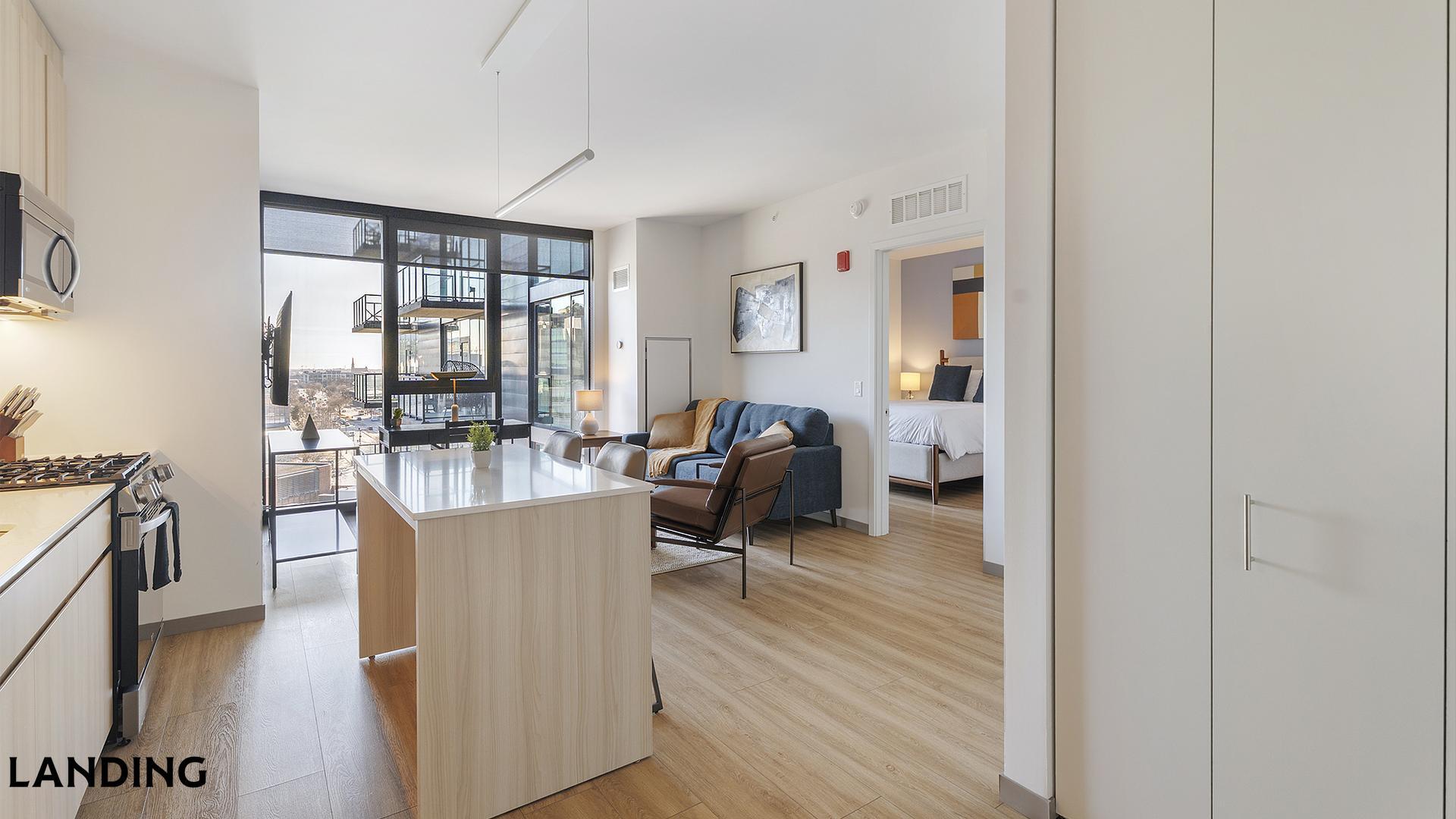 Building Photo - 513 S Damen Ave