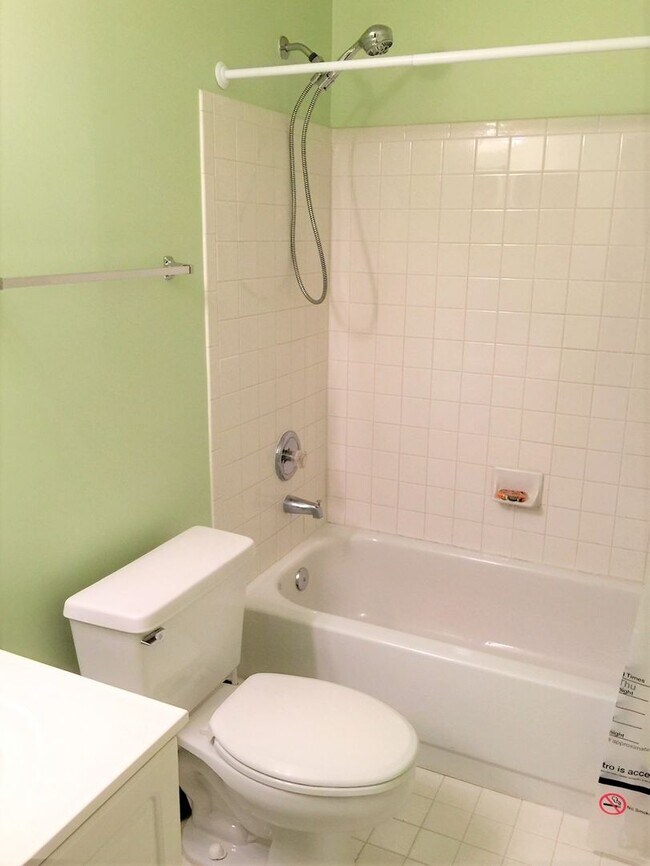 Building Photo - Miraculous & Palatial 5 Bedroom 3.5 Bathro...