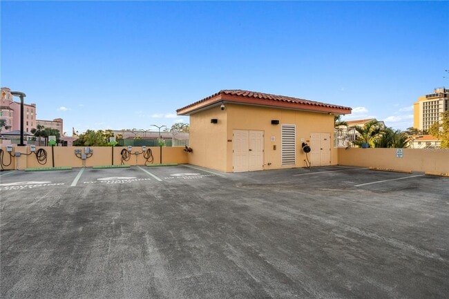 Building Photo - 515 5th Ave NE