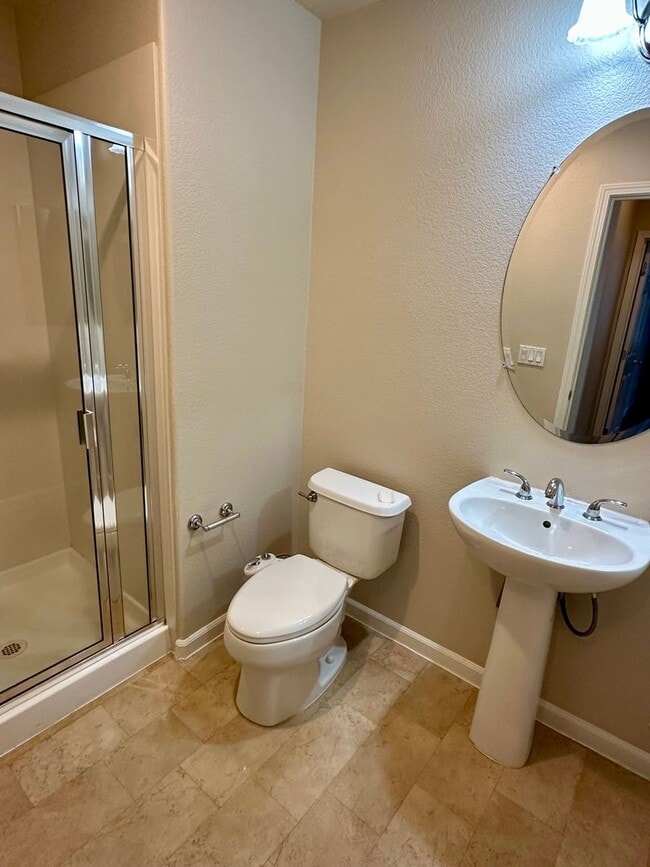 Building Photo - Large beautiful home, new paint. Bedroom a...