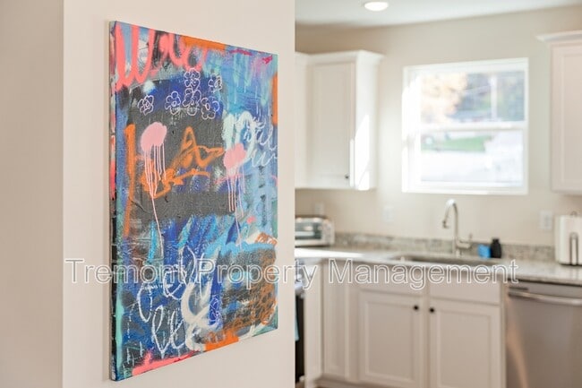 Building Photo - 24 Sawyer St