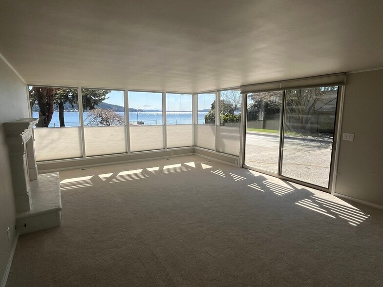 Family Room - 16736 Shore Dr NE