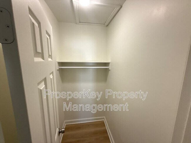 Building Photo - 1413 John Smith Ave