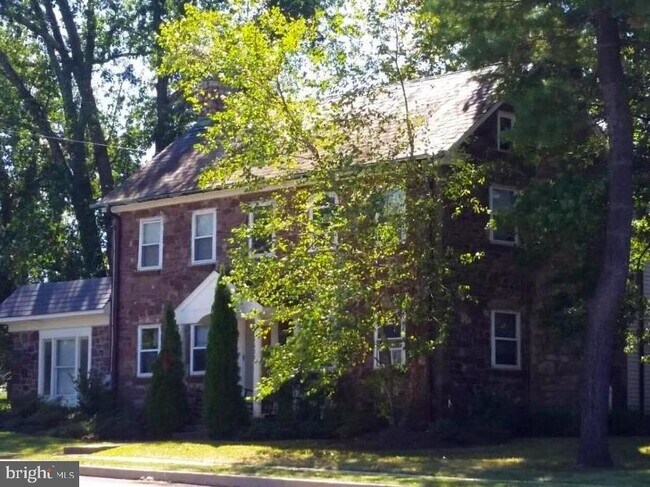 Building Photo - 1620 W Main St