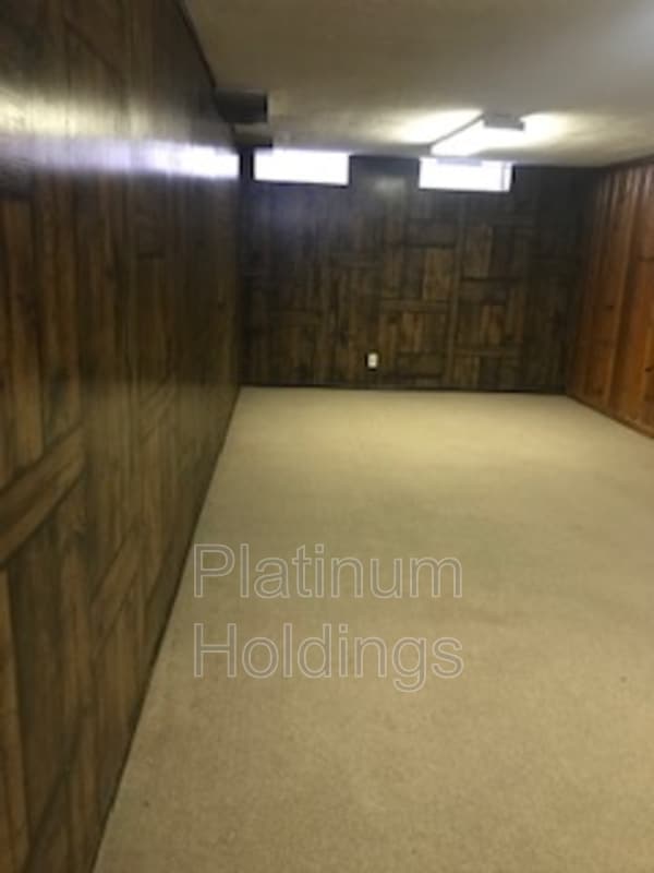 Building Photo - 13790 Cedar Rd