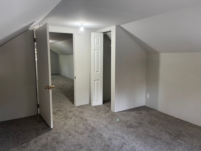 Building Photo - Pet Friendly 4 bedroom 1 bath