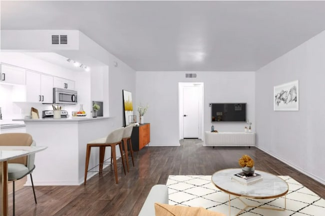 Building Photo - 501 Fuller St