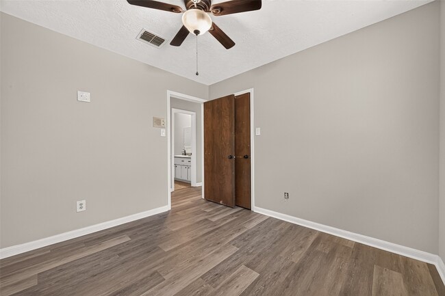 Building Photo - 11710 N Petersham Dr