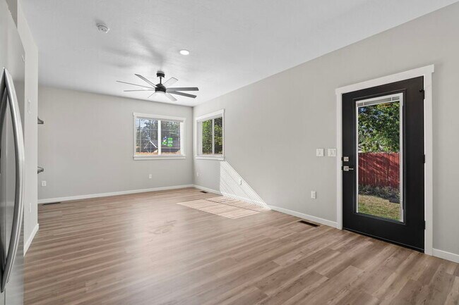 Building Photo - 3716 Custer Dr