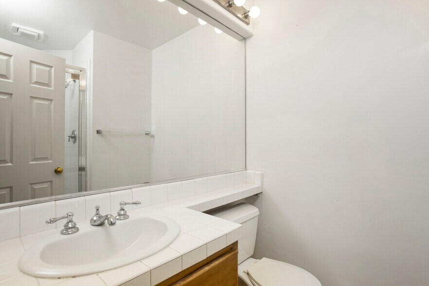 Building Photo - 11 Cipriani