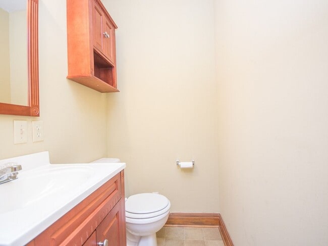Building Photo - Farm House! Great Location....25 minutes f...