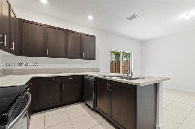 Building Photo - 2668 SE 19th St