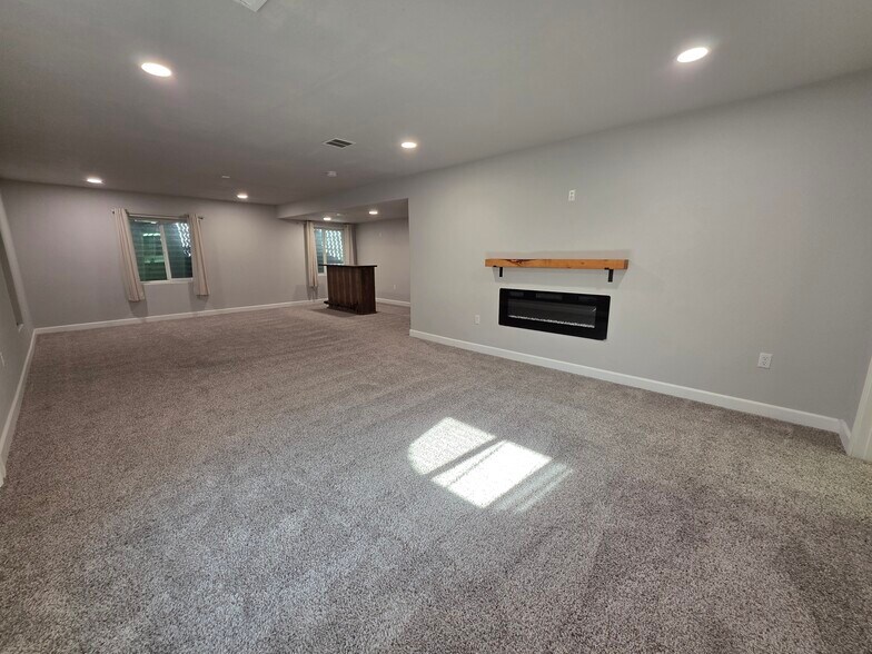 Building Photo - 6535 Weiser Dr
