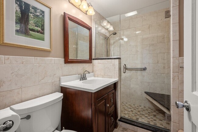 Building Photo - 76 Windsor Rd