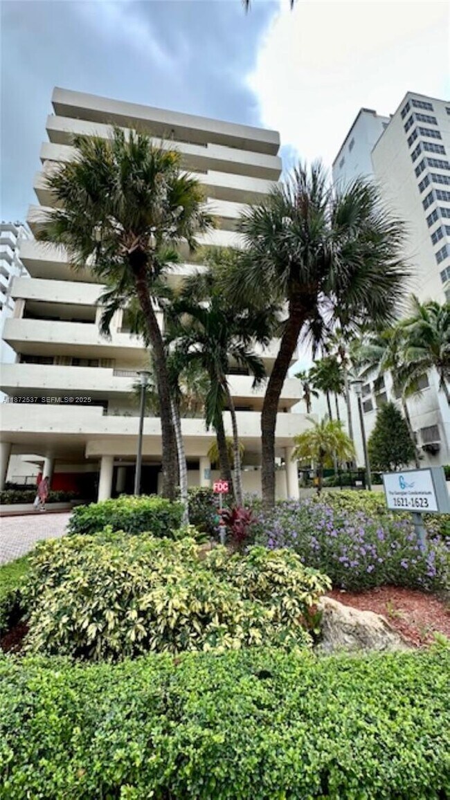 Building Photo - 1623 Collins Ave