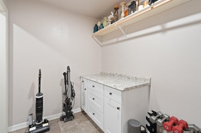 Building Photo - 115 Gyna Dr