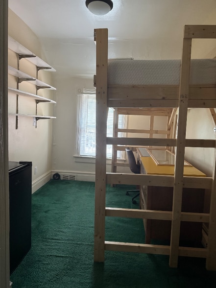 Building Photo - 533 Elizabeth St