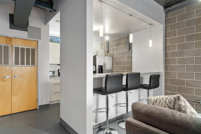 Building Photo - 4801 S Congress Ave