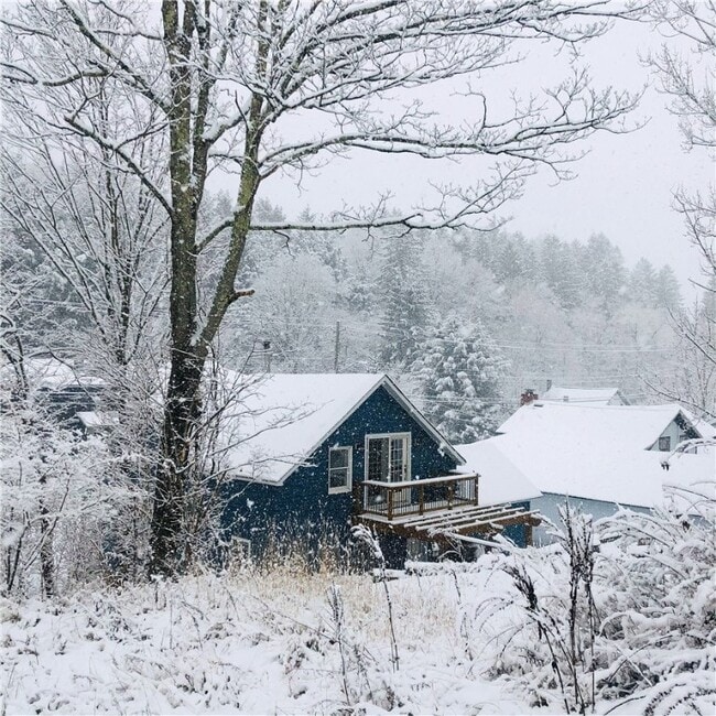 Building Photo - 511 Main St