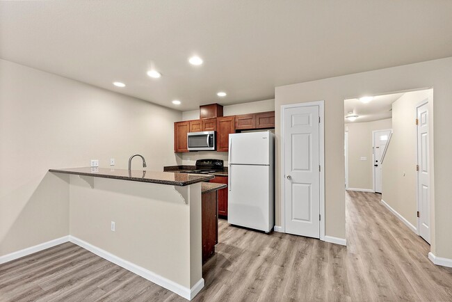 Building Photo - Invest LLC 4330