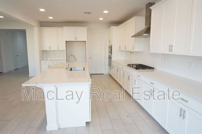 Building Photo - 40562 W Michaels Dr