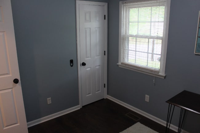 Building Photo - 334 Thalia Dr